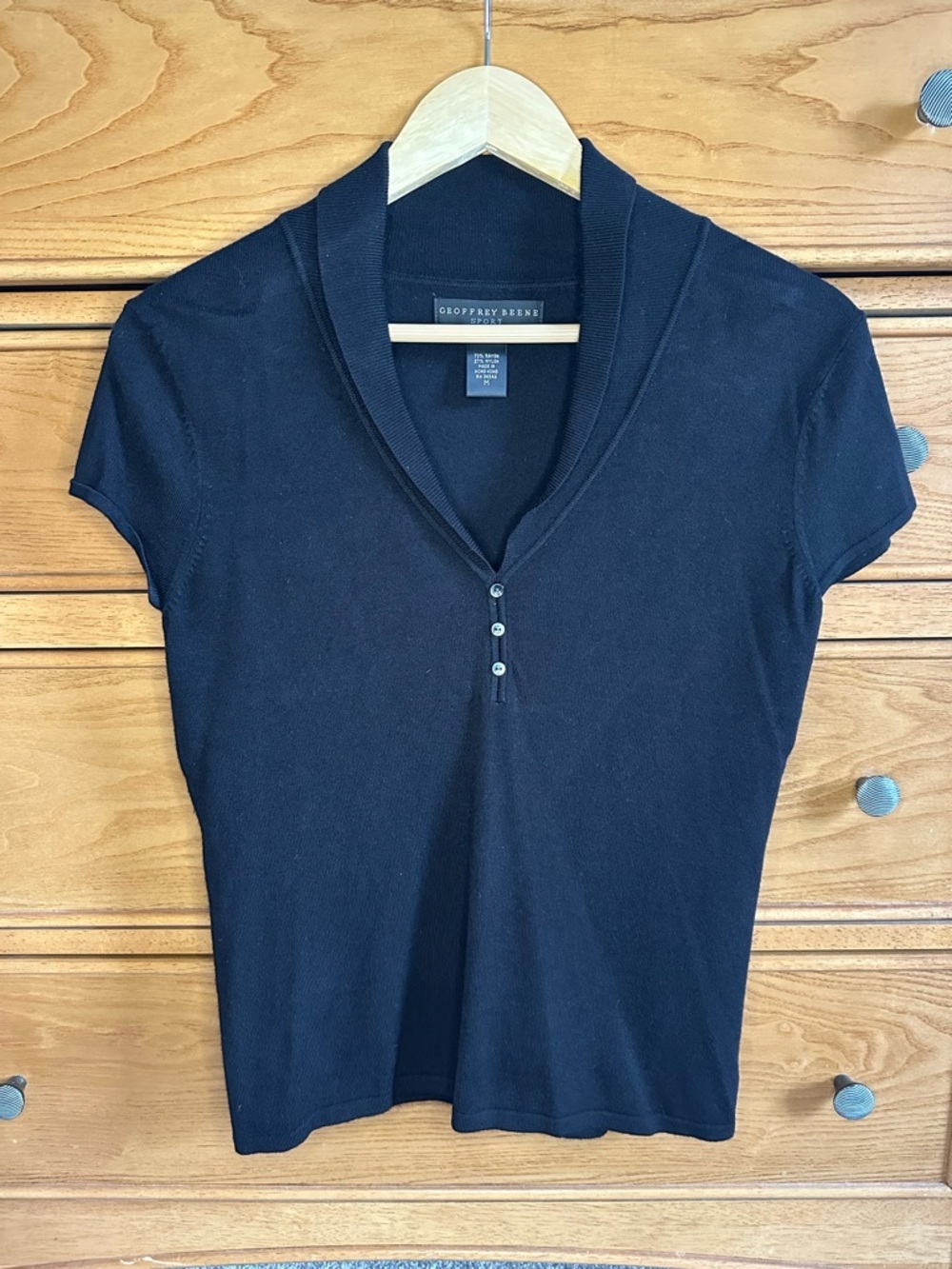 Geoffrey Beene Sport Top Women's Size Medium Pullover Black V-Neck Rayon Blend